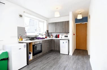 Hill Park Crescent, Flat 3, Greenbank, Plymouth - Image 3